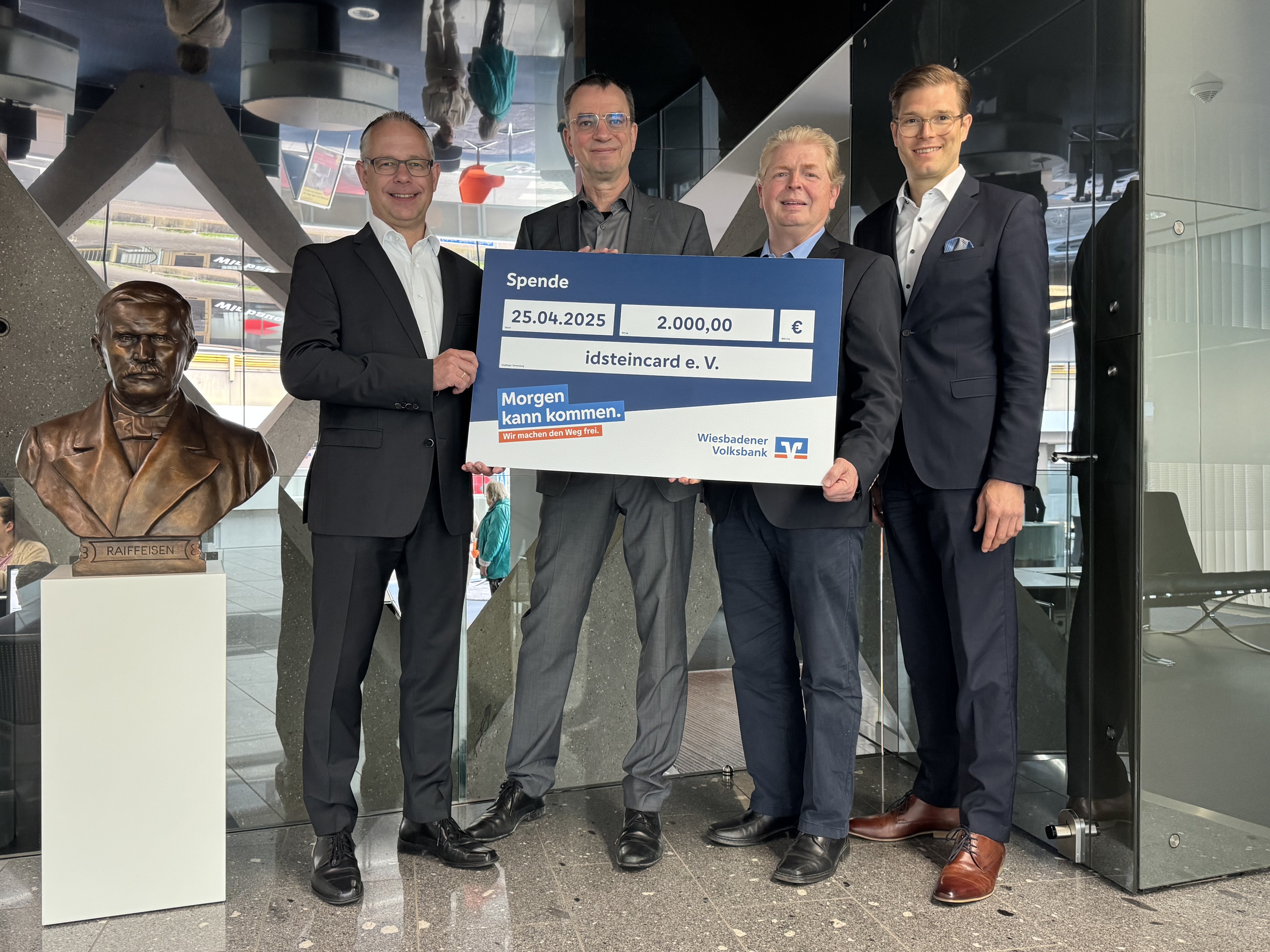 Spendenübergabe Wiesbadener Volksbank an Idstein Card e.V.